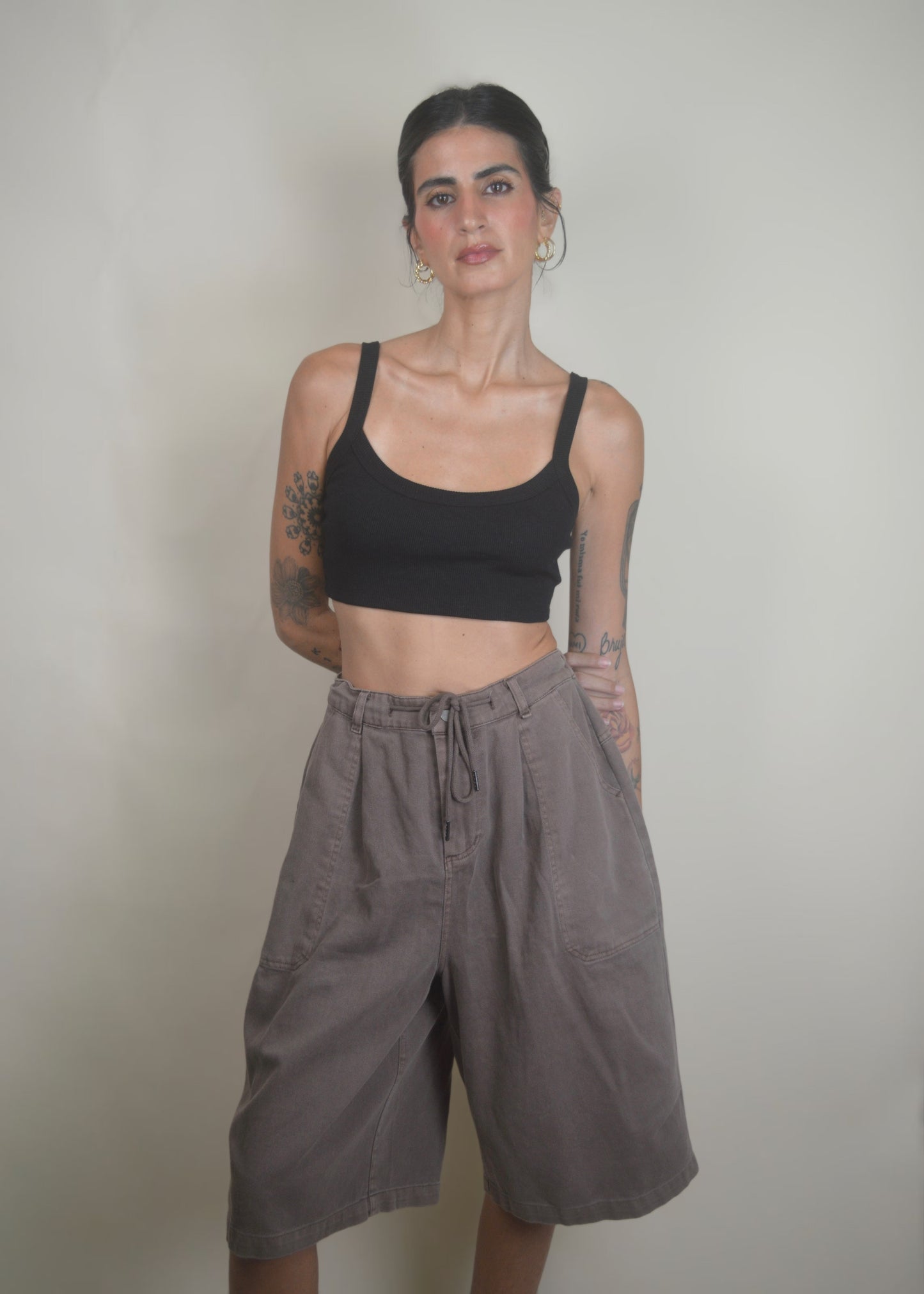 The Basic Ribbed Cropped Top             Black|White